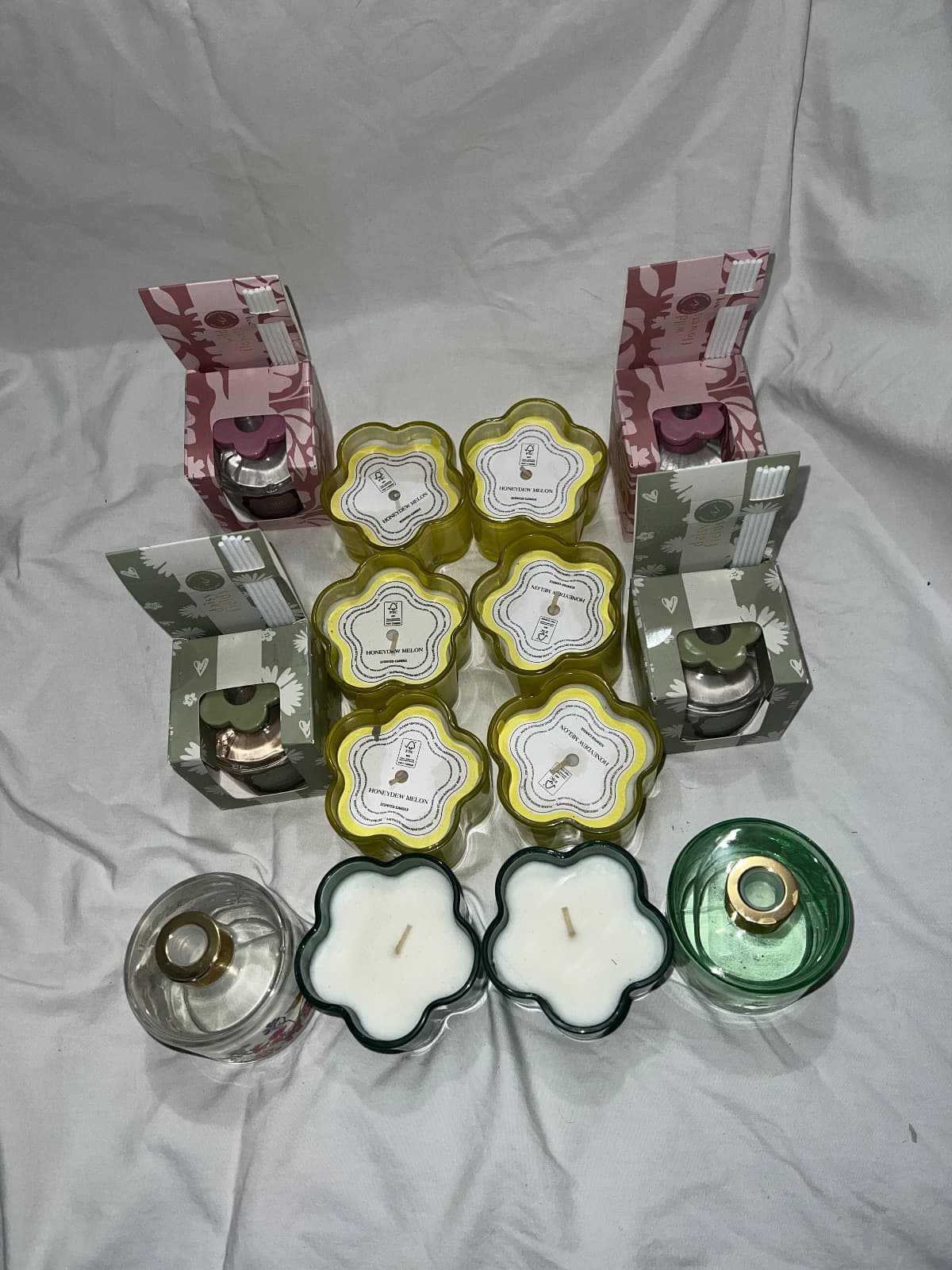 Set Misto di Diffusori a Bastoncino e Candele Profumate per Ambiente